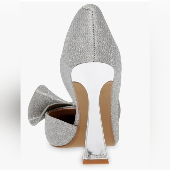 Betsey Johnson Avant Silver Bow Heels Size 6 NWT - Picture 6 of 7
